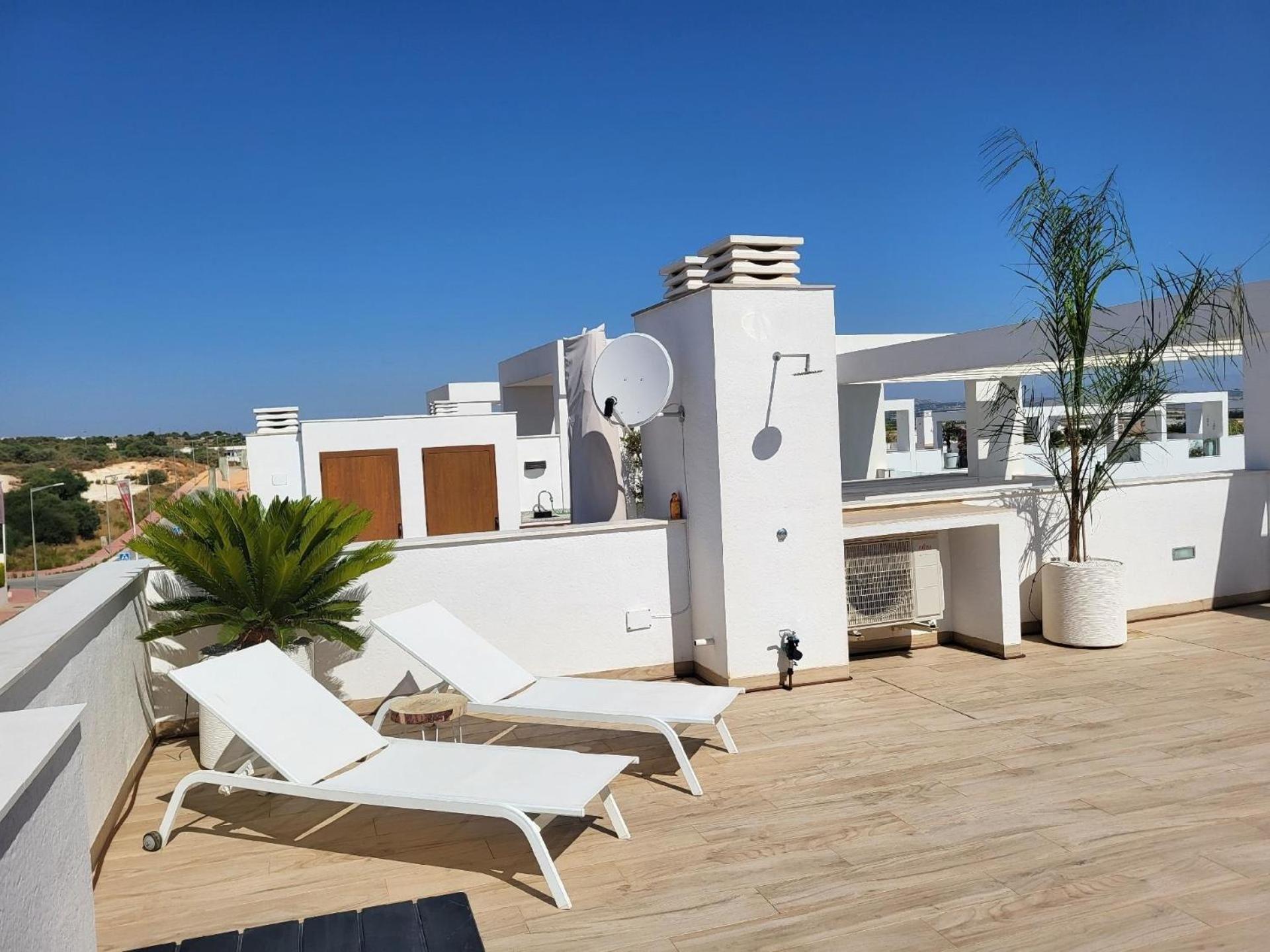 Penthouse In Torrevieja Apartment Exterior photo